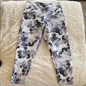 Balance Collection Monochrome Patterned Leggings